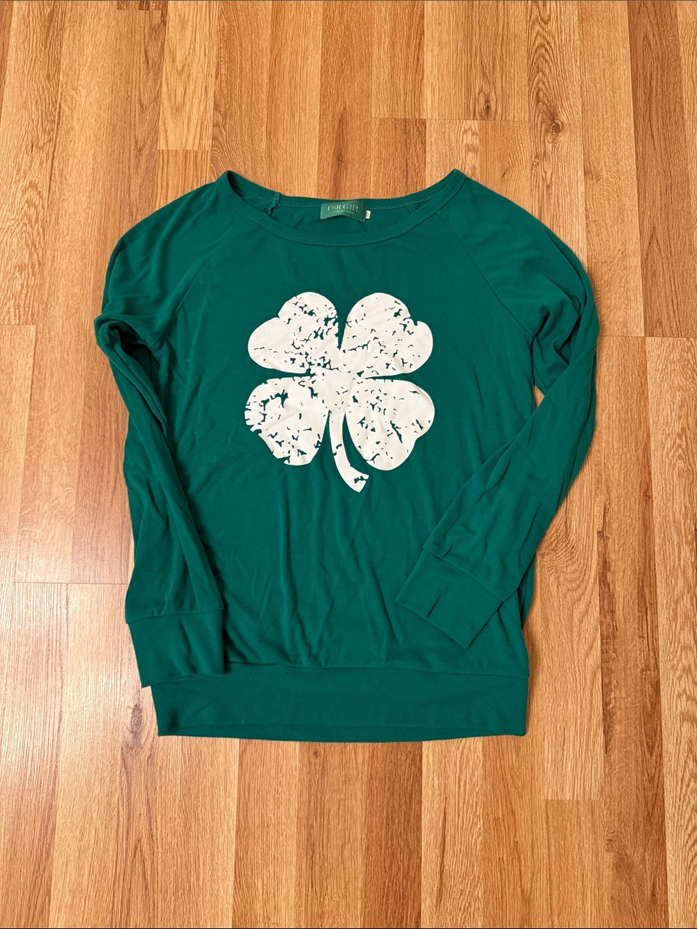 Source Unknown Green Long-Sleeve Sweatshirt with White Clover Graphic